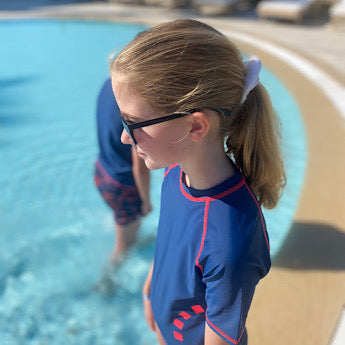 Blue/ fluoro red short-sleeved rash top