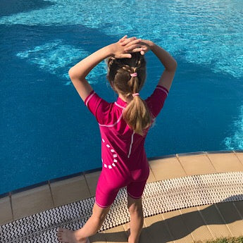 Magenta/ white short-sleeved all-in-one swimsuit