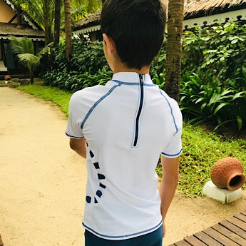 White/ blue short-sleeved rash top (zipped)