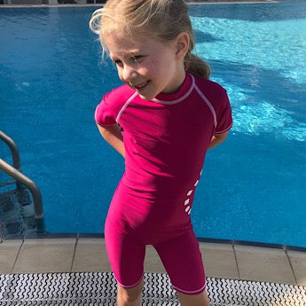 Magenta/ white short-sleeved all-in-one swimsuit