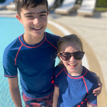 Blue/ fluoro red short-sleeved rash top