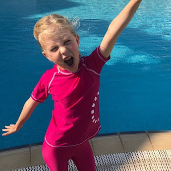 Magenta/ white short-sleeved rash top